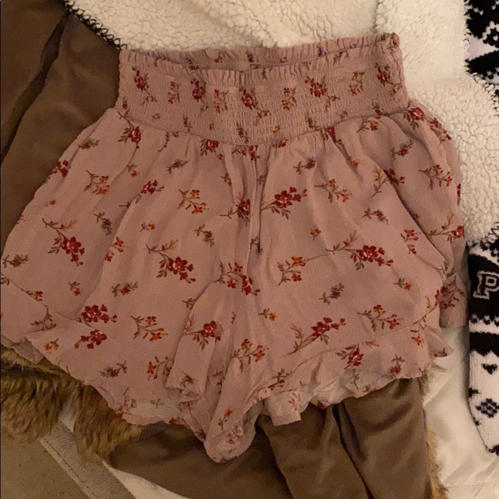 American Eagle Floral Flowy Shorts